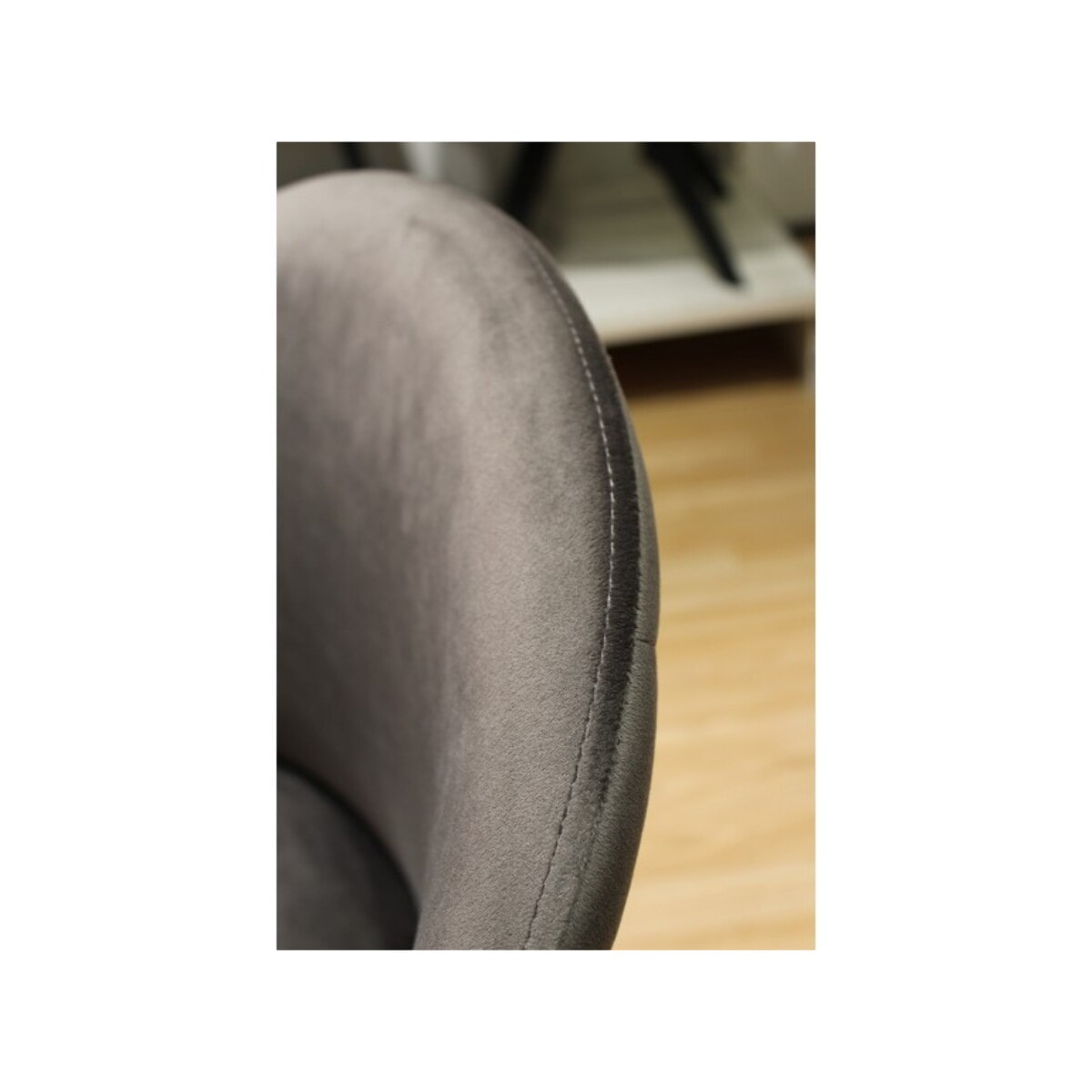 Chaise design en velours dossier capitonné - CLEA