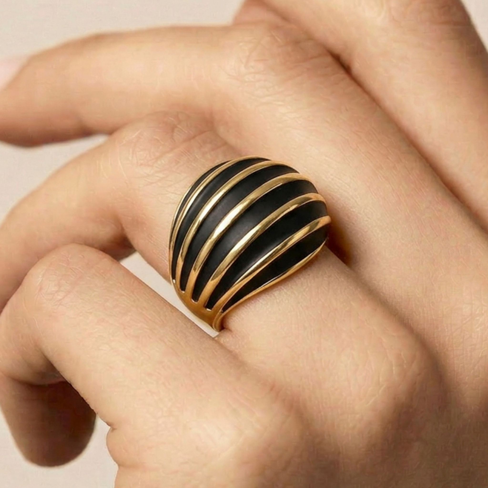 Anillo Belin acabado oro amarillo 18k