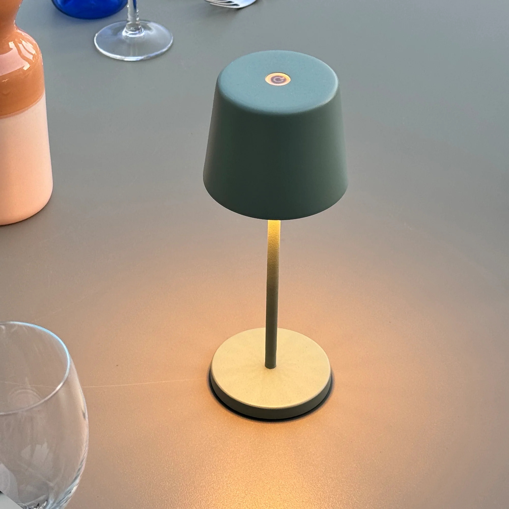 6 Lampes de table MINI KELLY Vert H22cm + base de chargement
