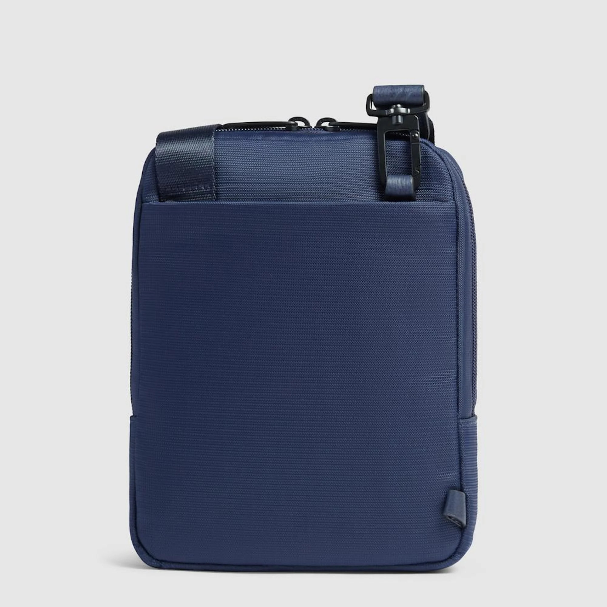 Piquadro Borsello porta iPad®mini in tessuto riciclato e pelle con protezione RFID