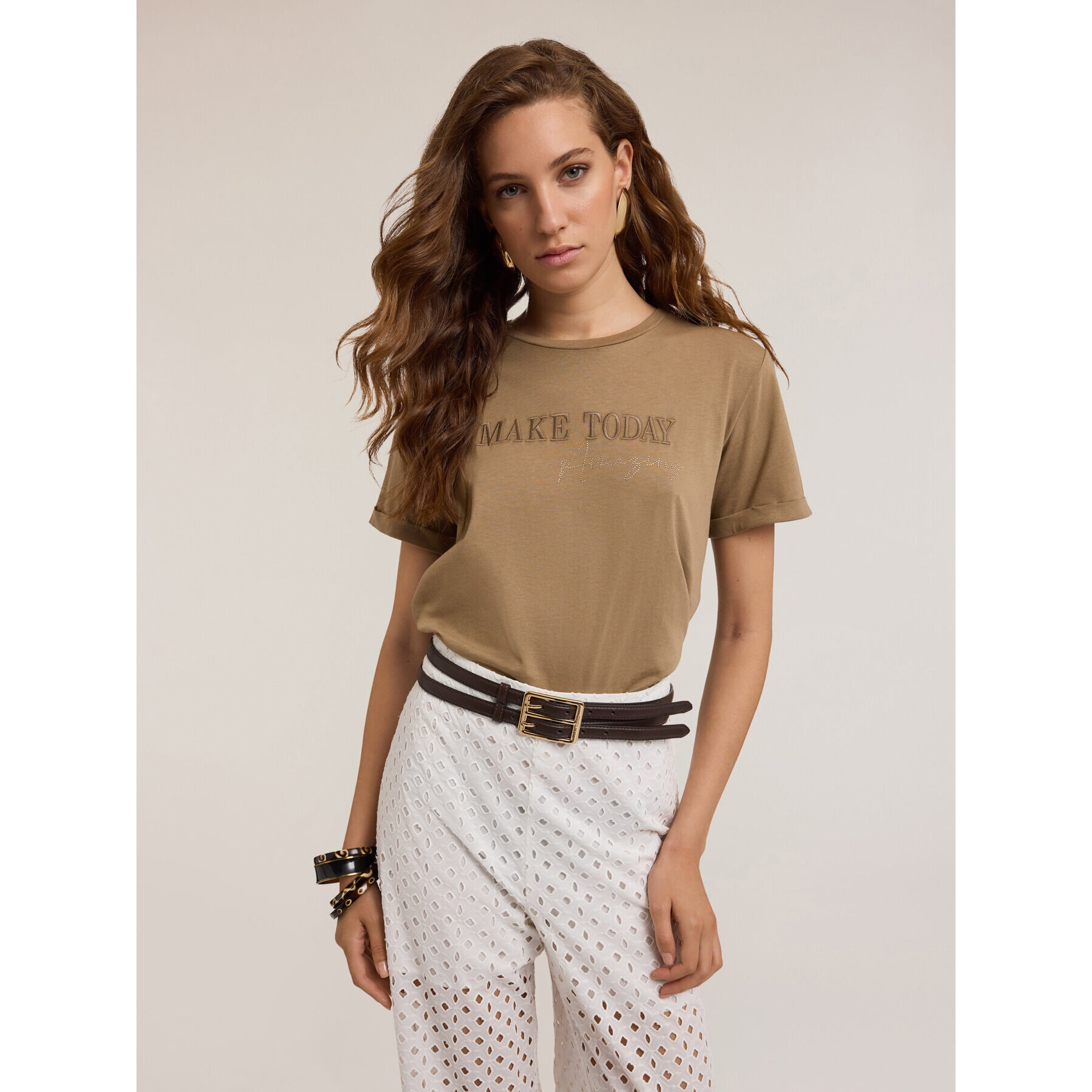Motivi - T-shirt boxy con scritta ricamata - Marrone