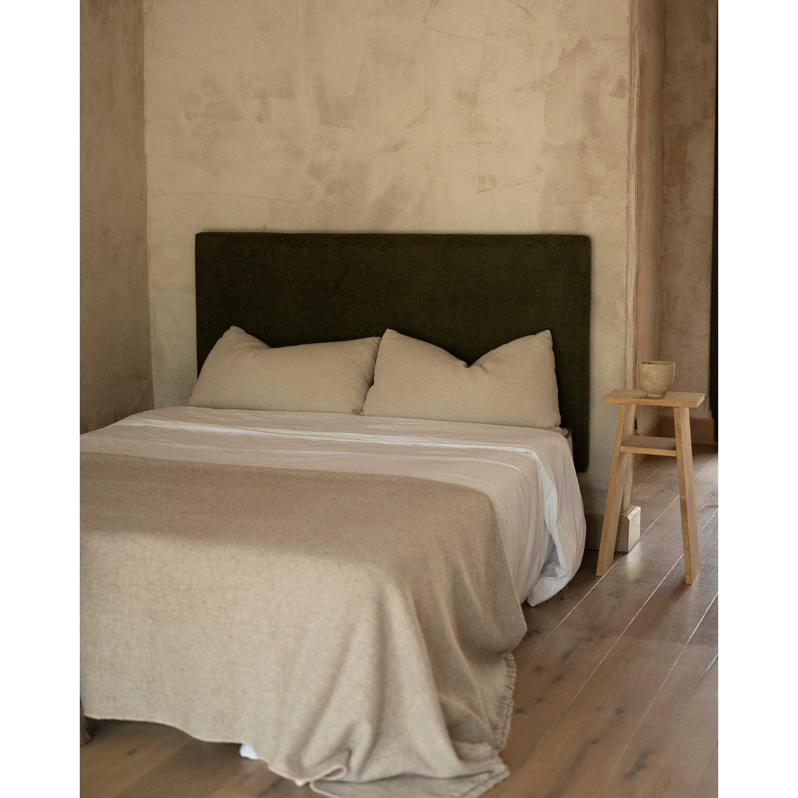 Cabecero tapizado en color verde de varias medidas