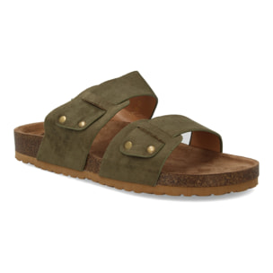 Sandalia para hombre con doble tira y tachuelas.