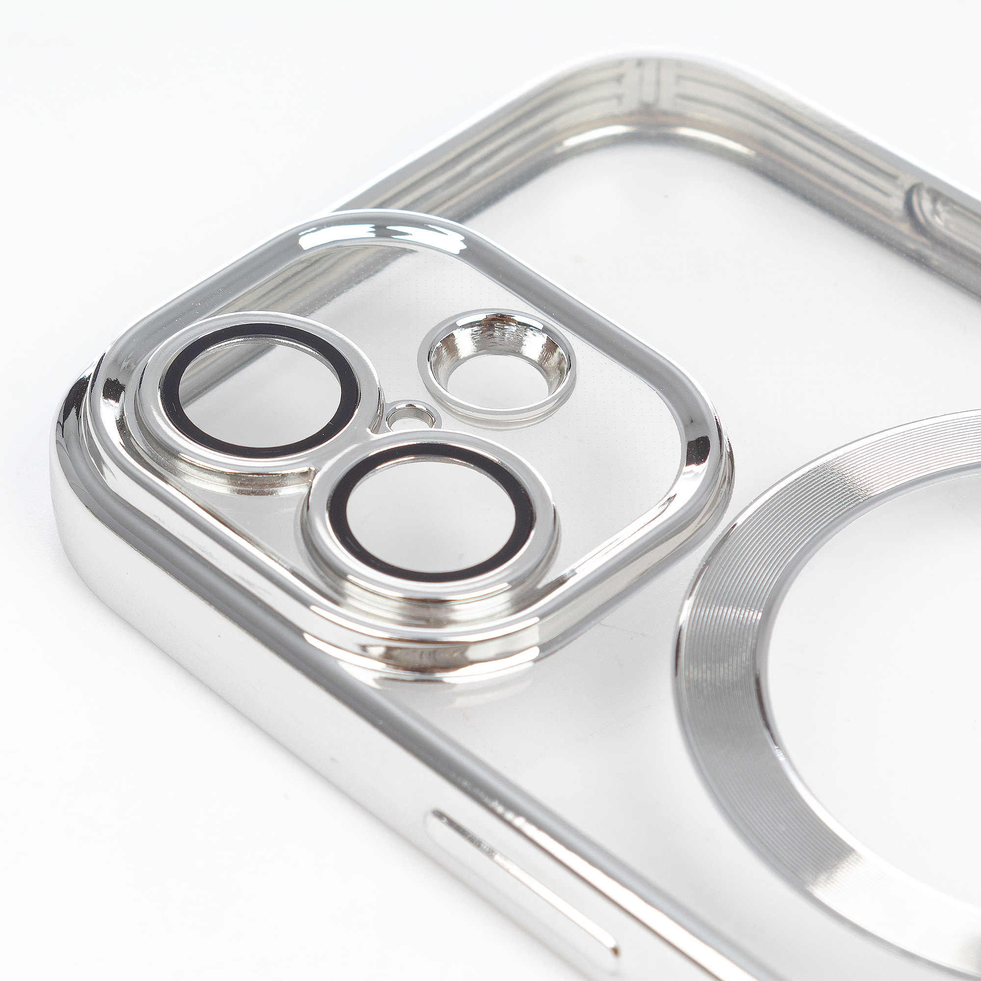 Carcasa transparente con cámara cubierta, bordes plateados, antichoque y antihuellas. Magsafe para iPhone 16.