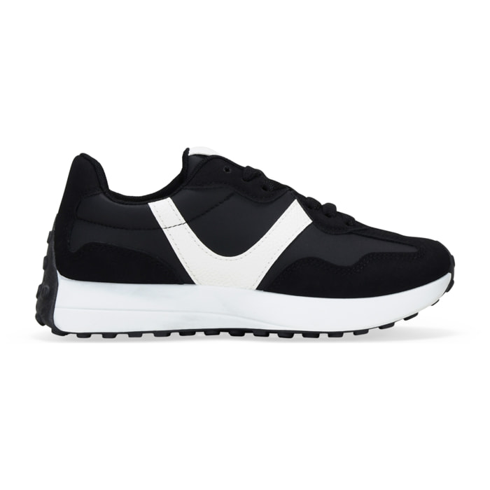 Zapatillas deportivas negras con cordones
