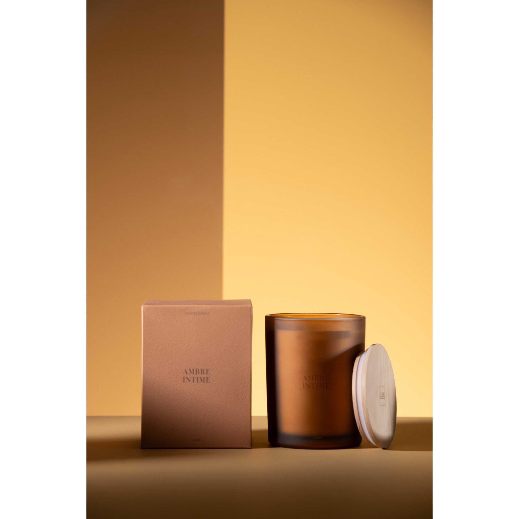 J-Line bougie senteur Accords Essentiels - Ambre Intime - ocre