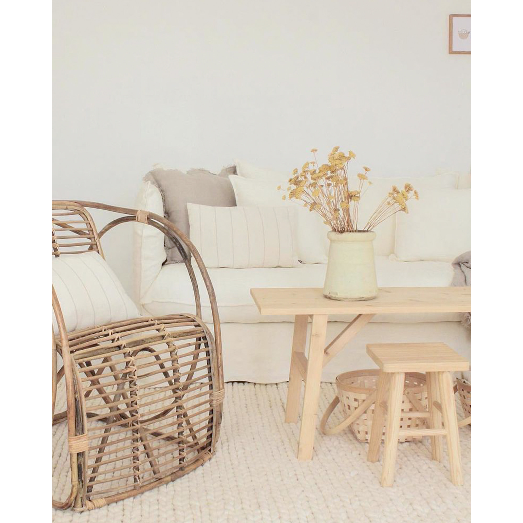 Table basse en bois massif finition naturelle Hauteur: 45 Longueur: 120 Largeur: 50