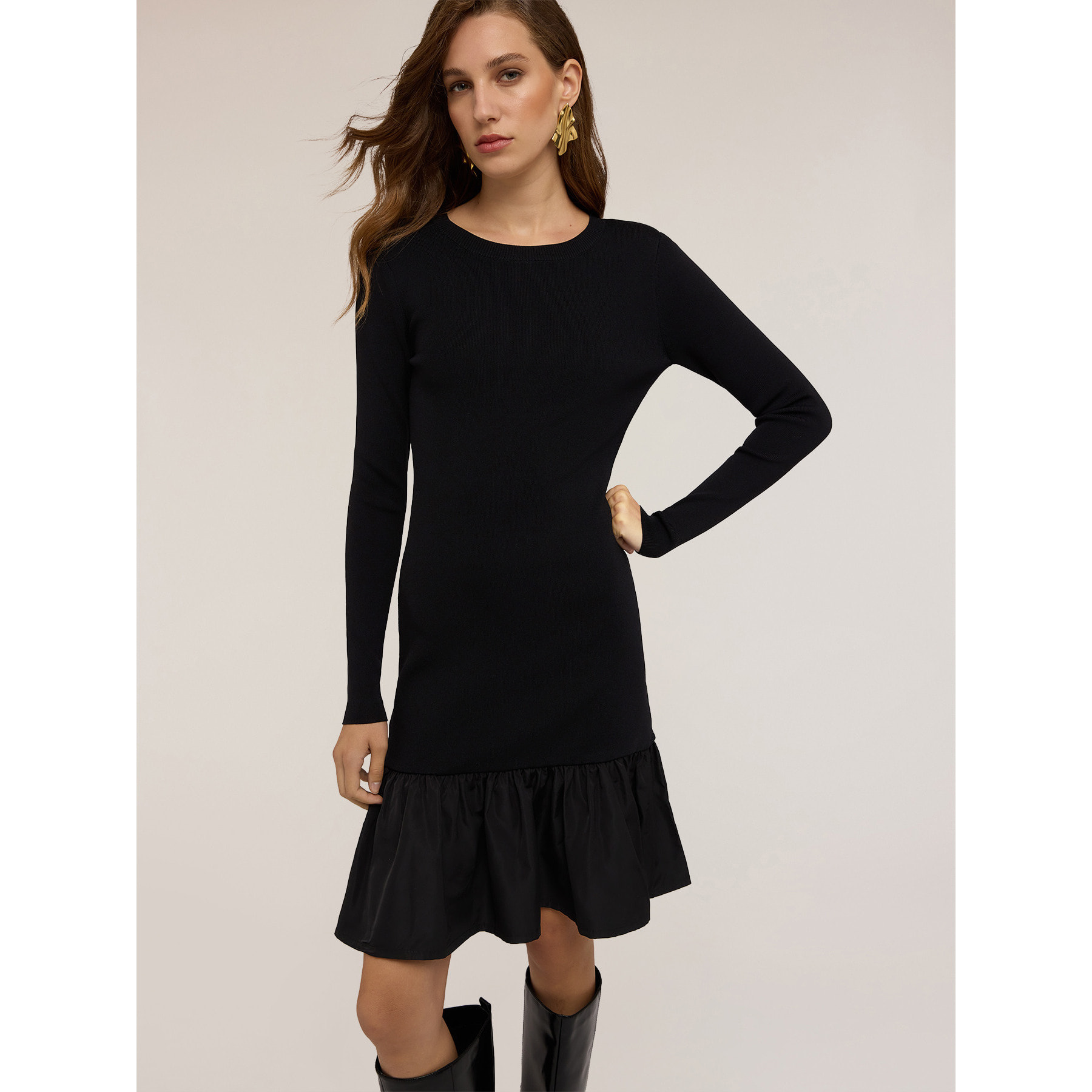 Motivi - Vestito flare in maglia fine con volant - Nero