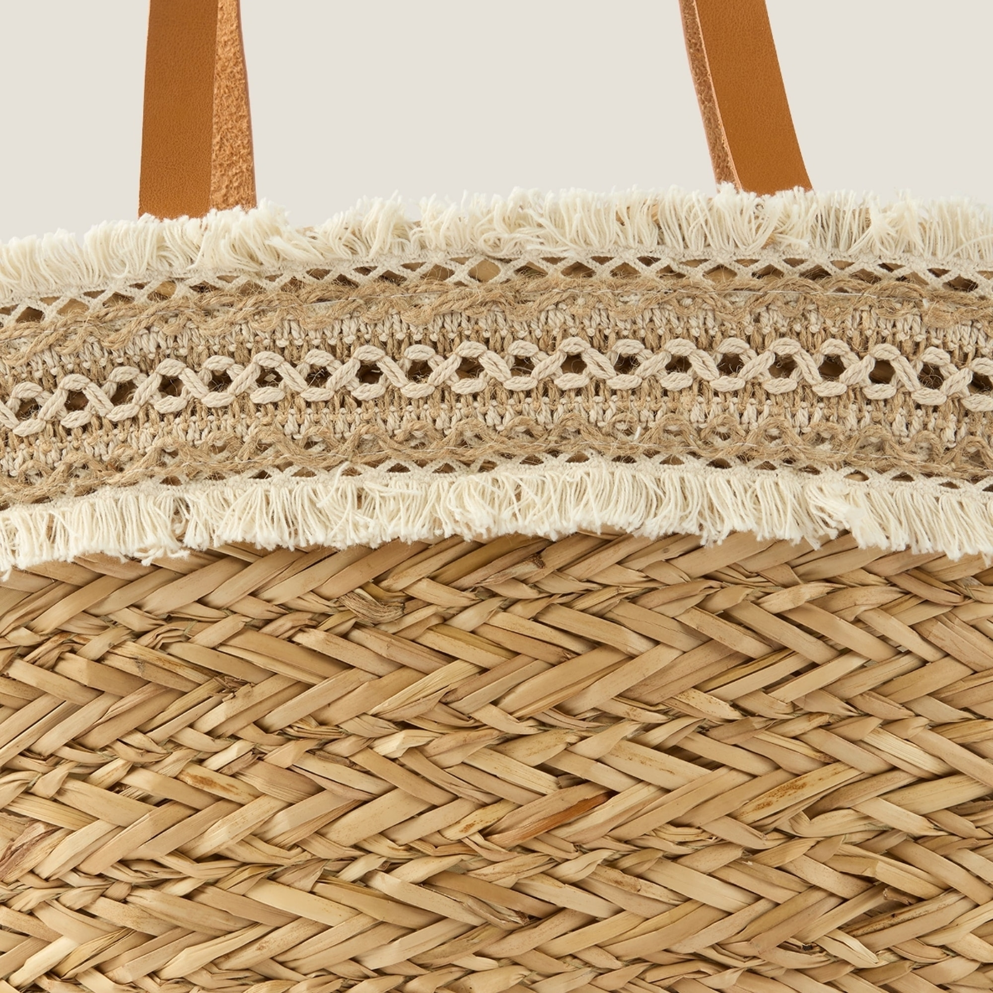 Capazo playa fibras naturales y cinta decorativa Becca color marfil natural