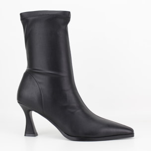 Botines en negro. Tacón de 7 cm