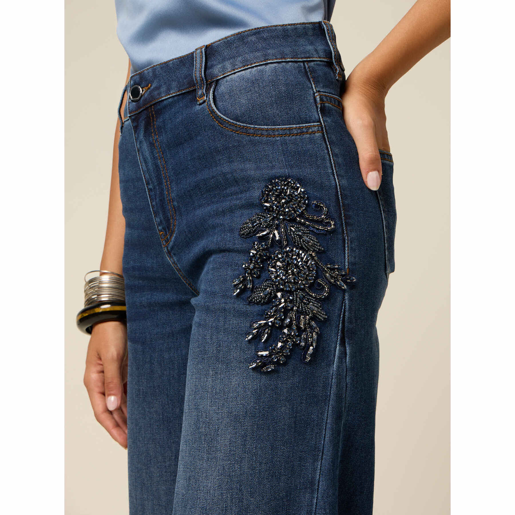 Oltre - Jeans palazzo con parches de joyería - Azul