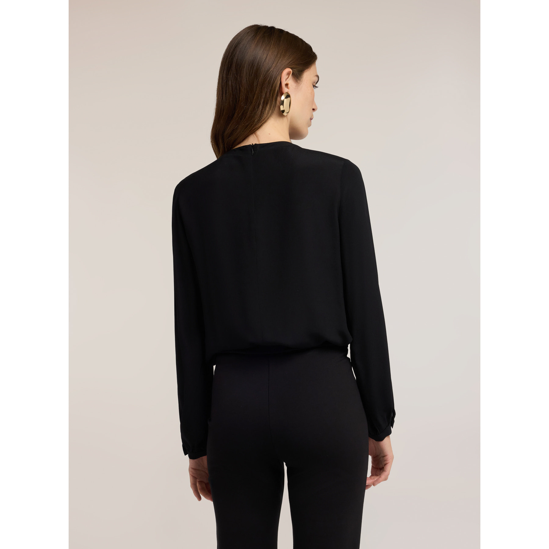 Motivi - Blusa in crêpe de chine con passante metallico - Nero