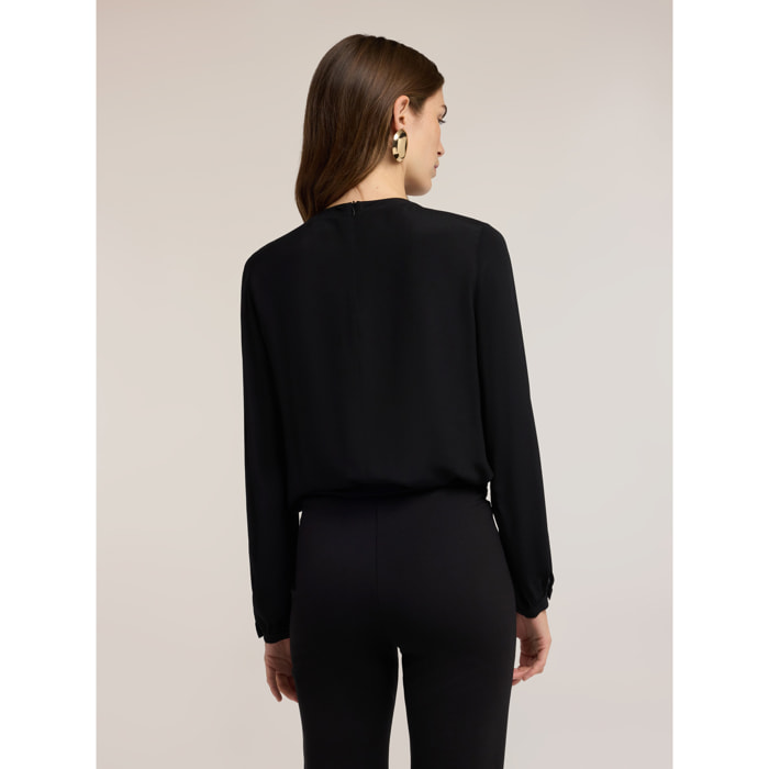 Motivi - Blusa in crêpe de chine con passante metallico - Nero