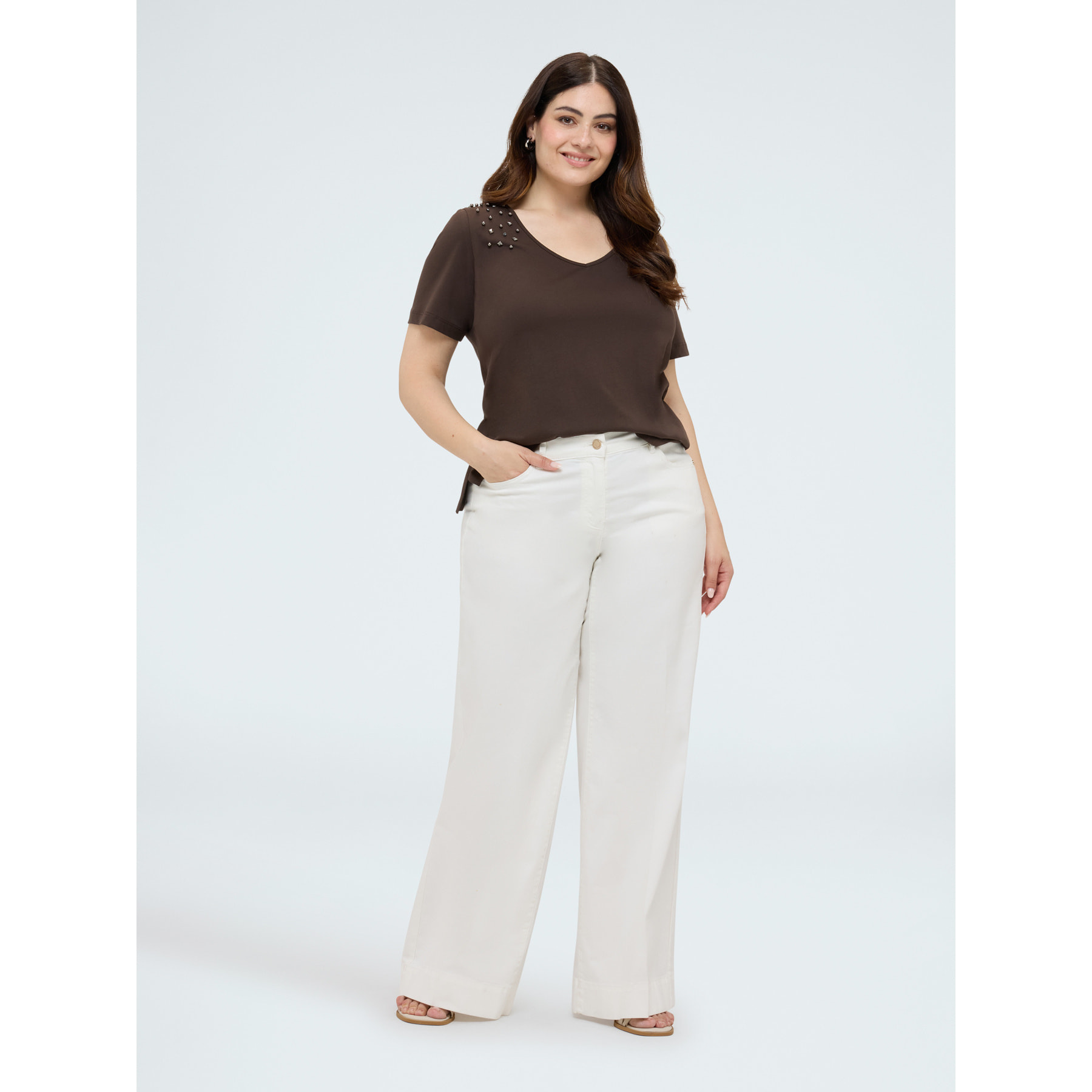 Fiorella Rubino - T-shirt in cotone con borchie sulle spalle - Marrone
