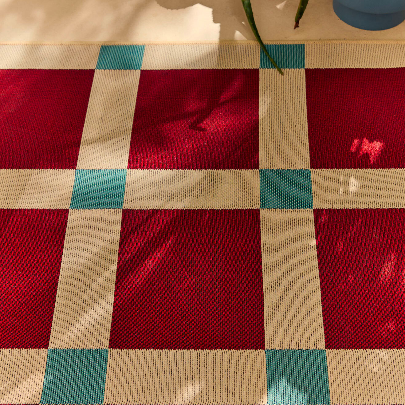 POSITANO - Tapis intérieur/extérieur à motif damier bordeaux