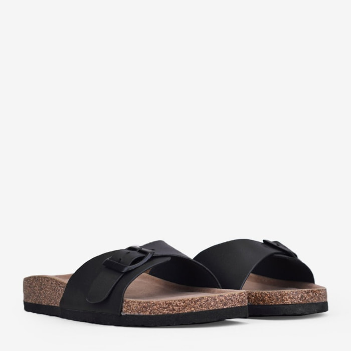 Sandalias planas negras con suela de corcho y hebilla