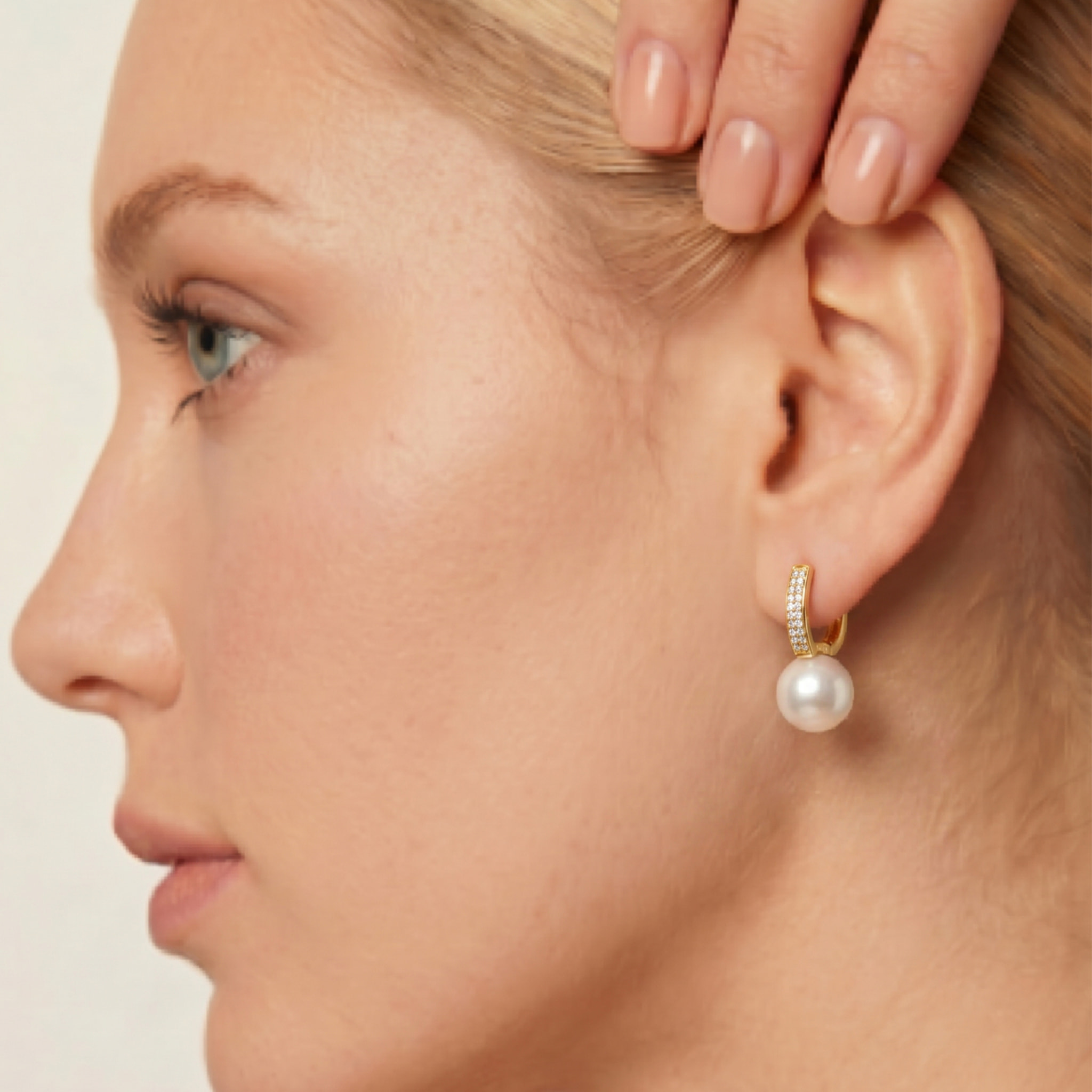 Pendientes de Circonita Brillante acabado en oro amarillo de 18k