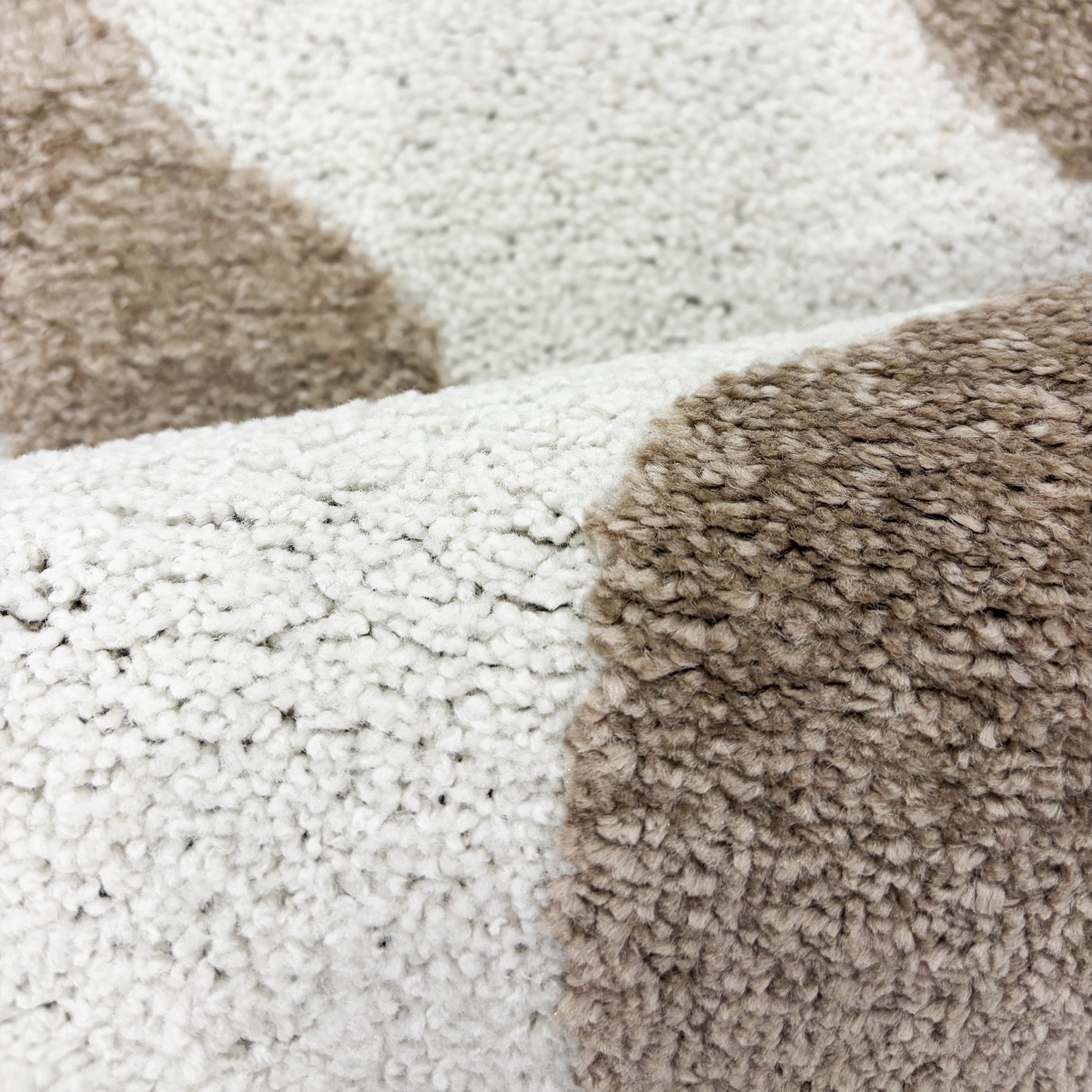 PANTONE - Tapis beige à bords festonnés TERRA DEL SOL