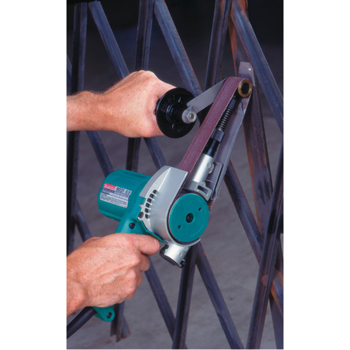 Lijadora de banda MAKITA 550W 30 x 533 mm - 9031