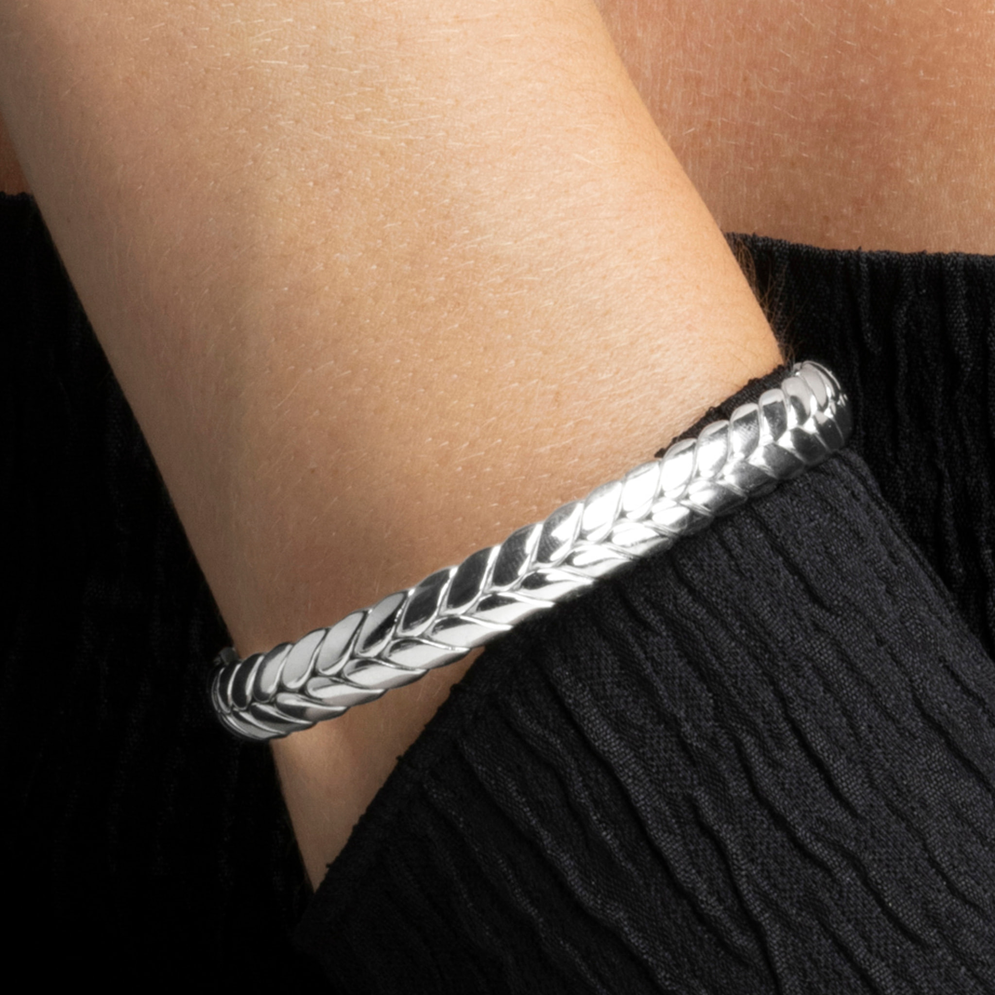 Pulsera acabada en rodio