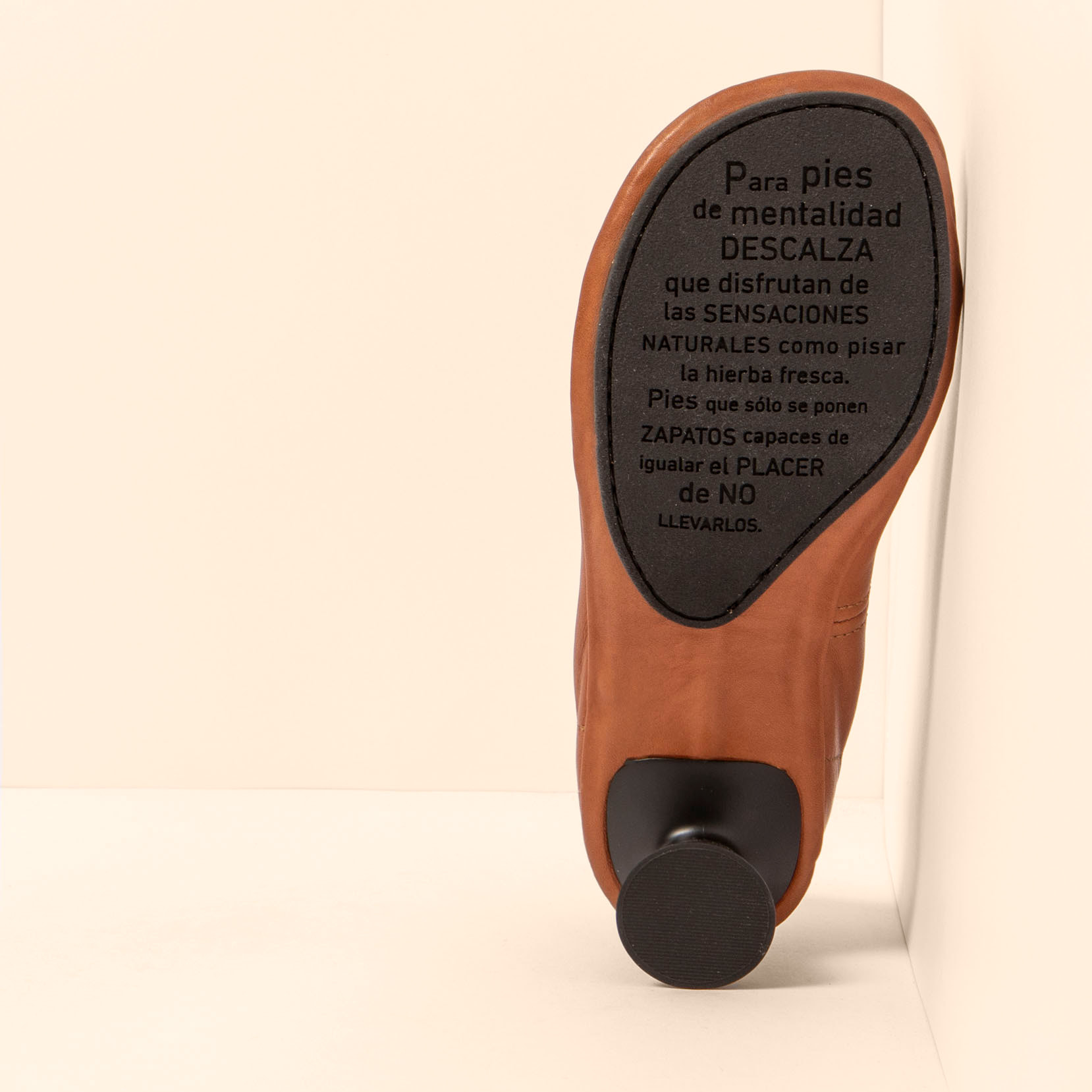 Zapatos con tacón N694 SOFT NAPPA CUERO/ ALMA color Cuero