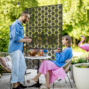 Panneau extérieur décoratif motif géométrique ajouré métal noir