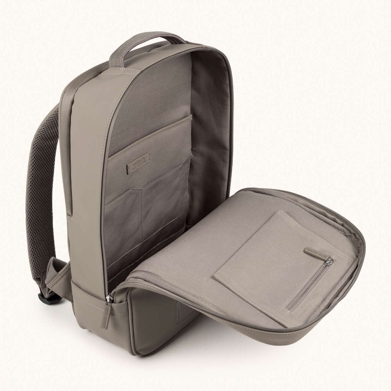 Mochila Minimalista Impermeable para Portátil 16" BACKPACK ESSENCE RECYCLED