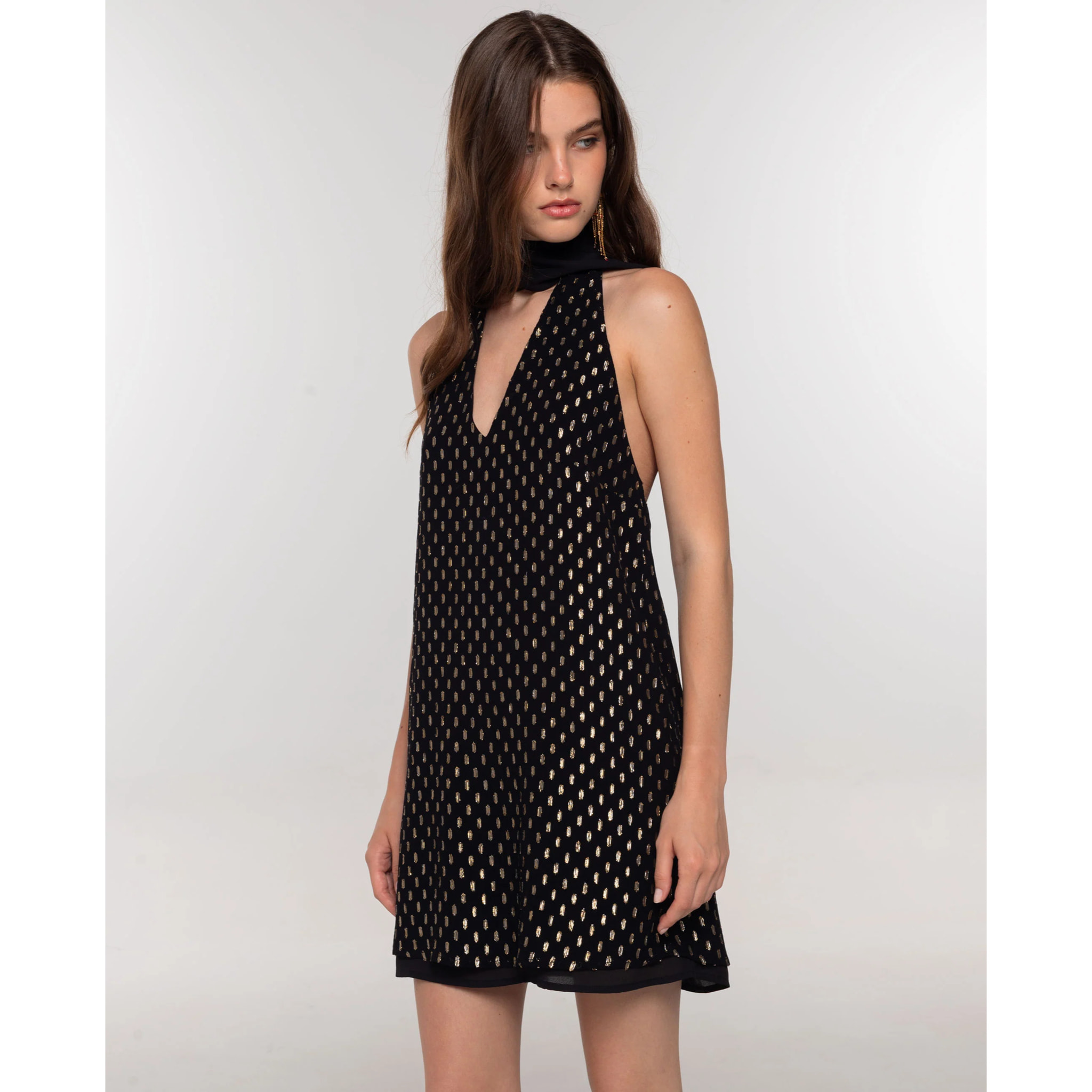 Vestido corto con lazada al cuello y escote pico
