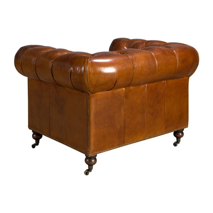 Sillón Chester con reposabrazos con asiento y respaldo tapizados en piel de origen vacuno en marrón coñac patas de madera maciza tintada en caoba 120x94x79cm