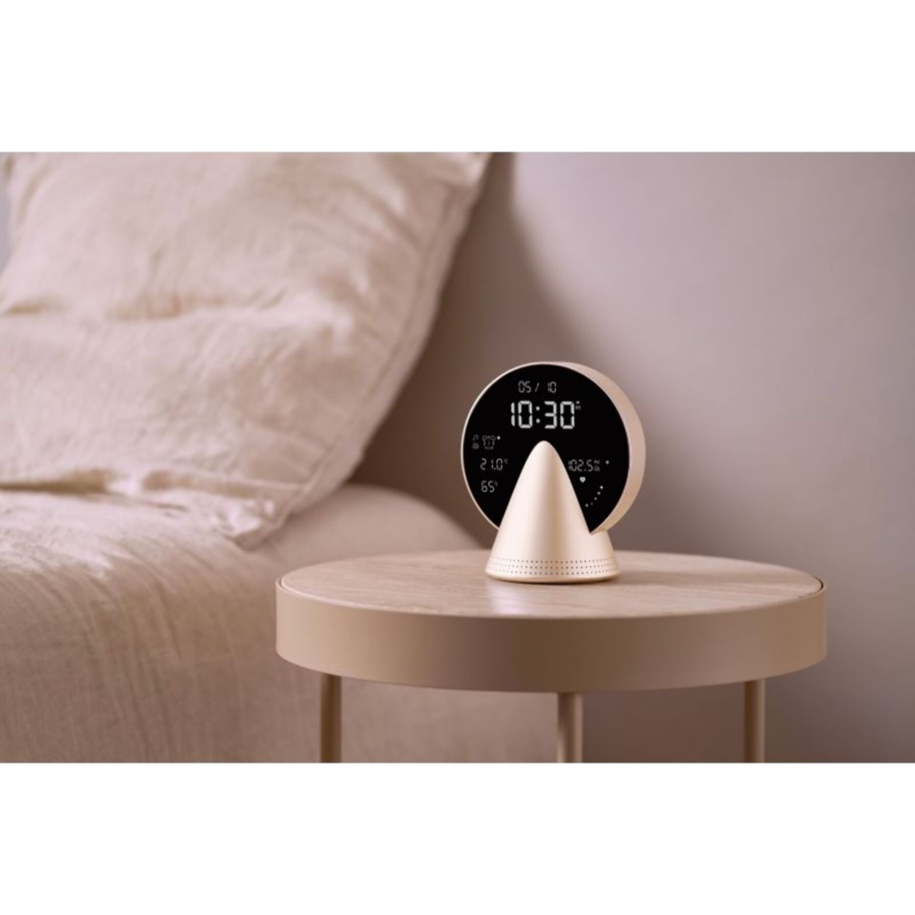 Radio réveil LEXON Conic Clock avec fonction Bluetooth Or