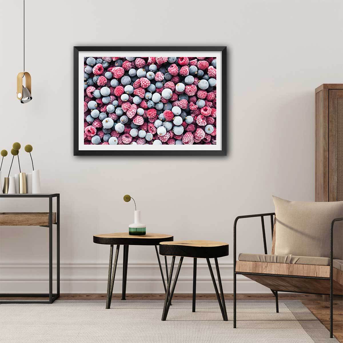 Affiche cuisine coktail de fruits rouges givrés Affiche sous cadre noir