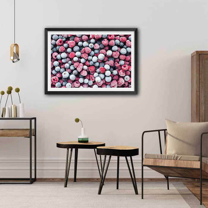 Affiche cuisine coktail de fruits rouges givrés Affiche sous cadre noir