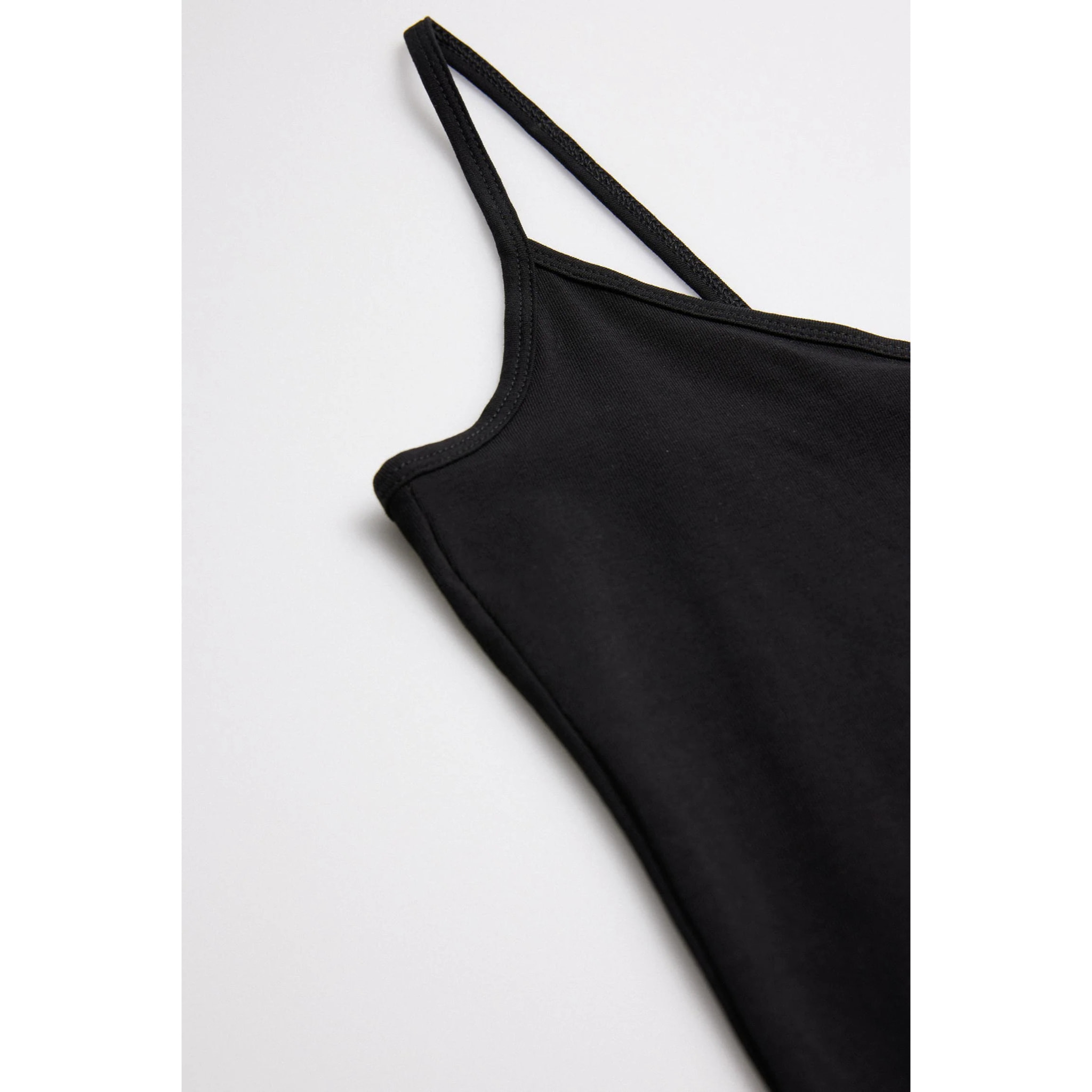 Maglietta nera in cotone con spalline sottili