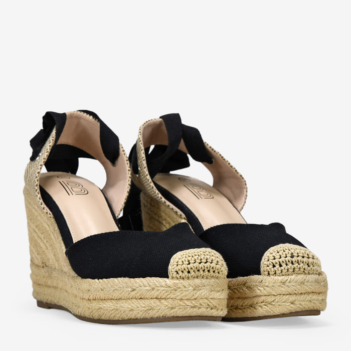Alpargatas de cuña negras con esparto y lazada
