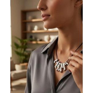 Gargantilla corales chapado plata y cuero negro 40cm