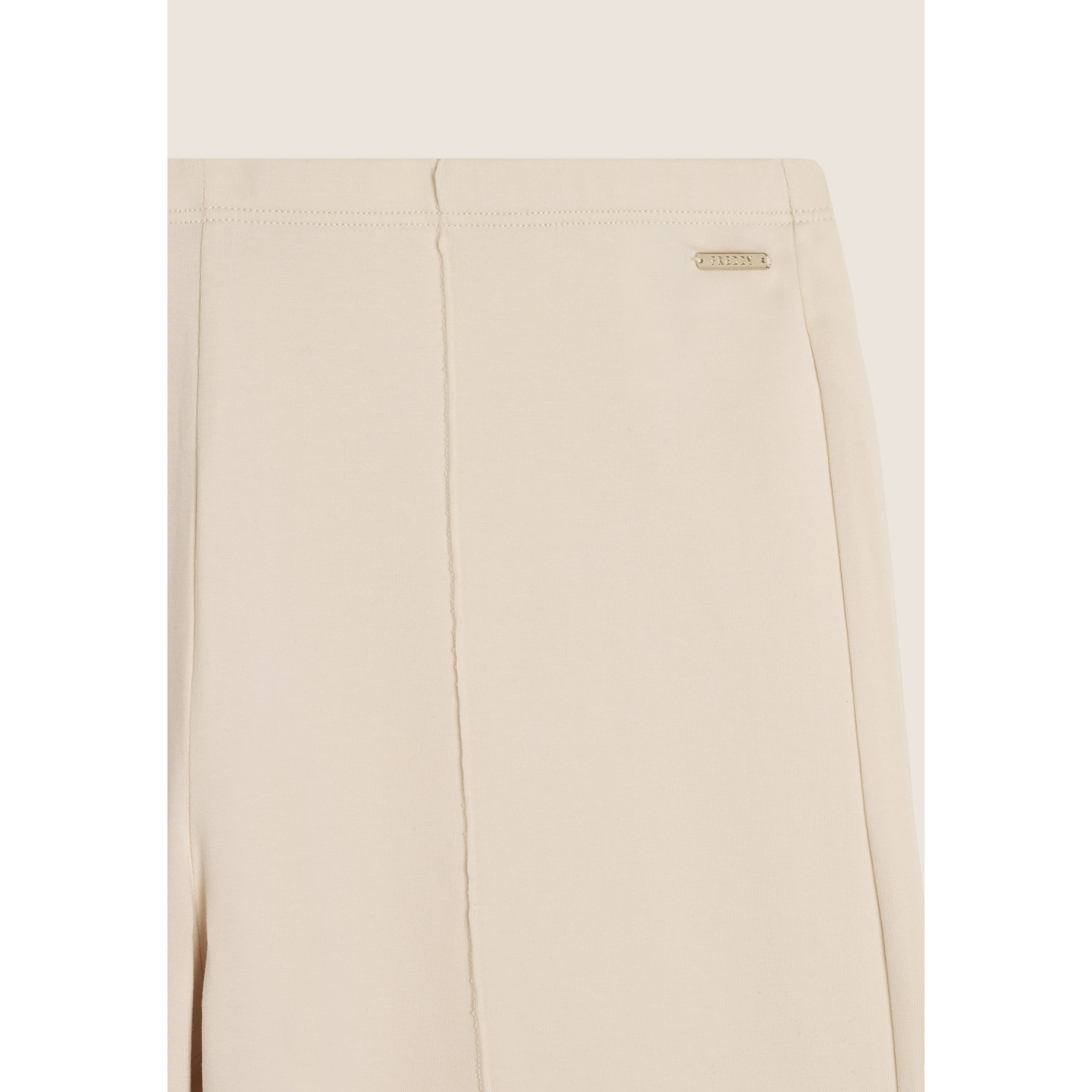 Pantaloni slim con gamba ampia e dettaglio piping