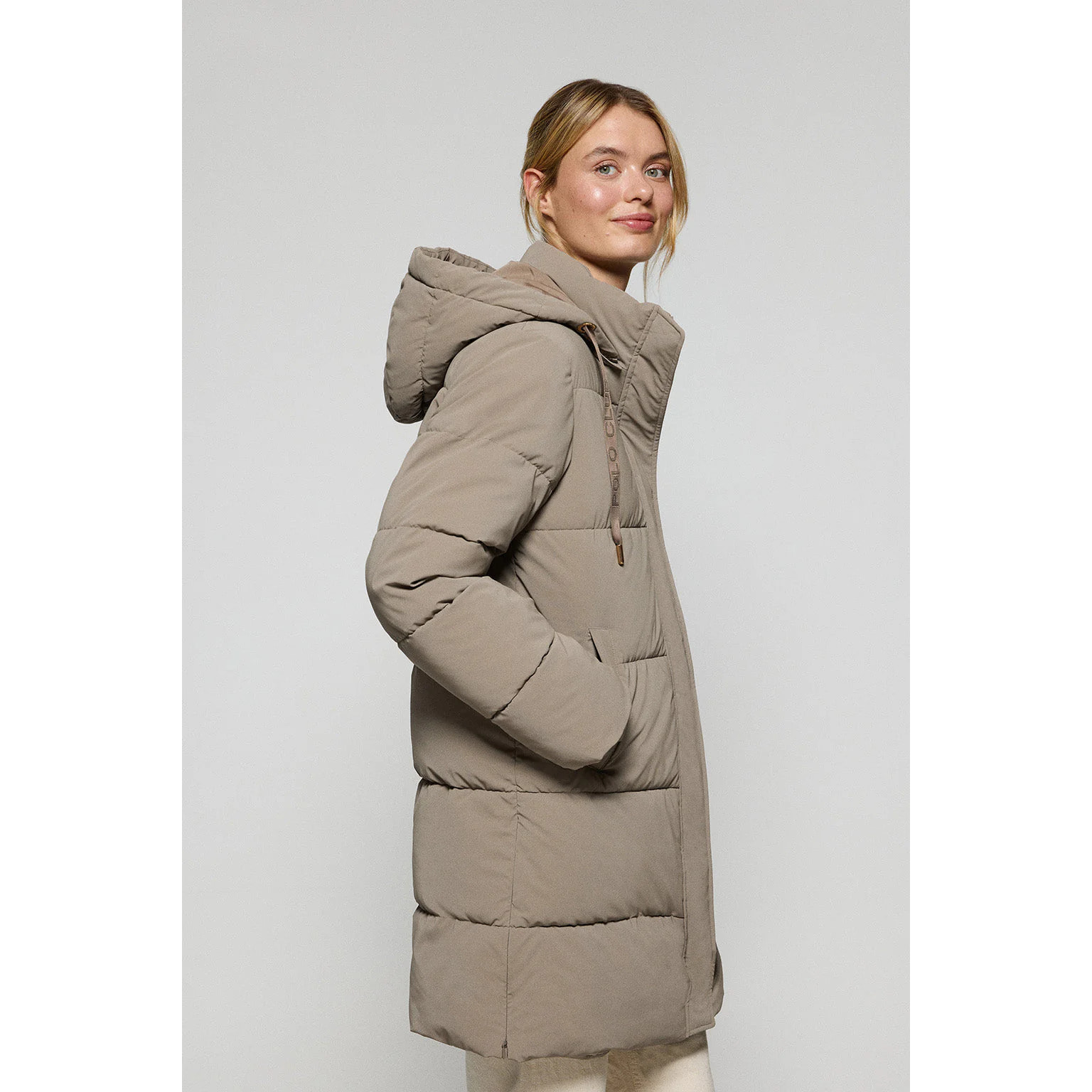 Abrigo Roma color taupe de capucha extraíble y detalles Polo Club
