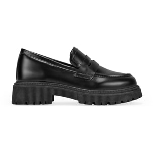 Mocasines negros con suela dentada