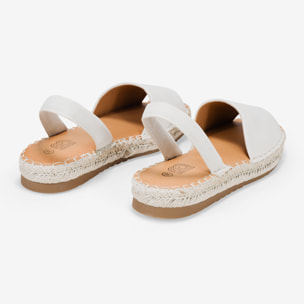 Alpargatas planas beige con esparto