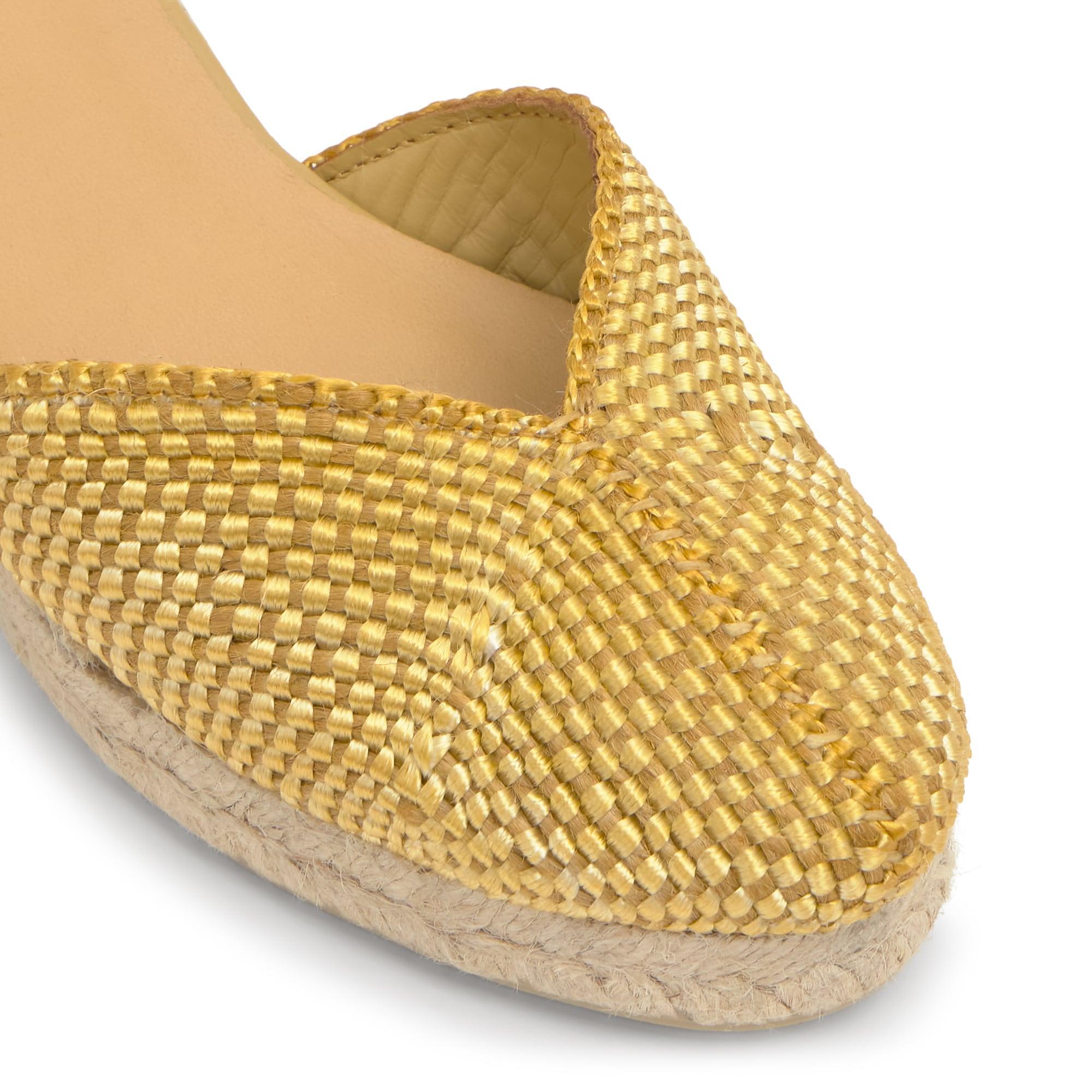 Alpargata Cora cuña de yute con rayón trenzado, cintas y escote en V con hilos metalizados