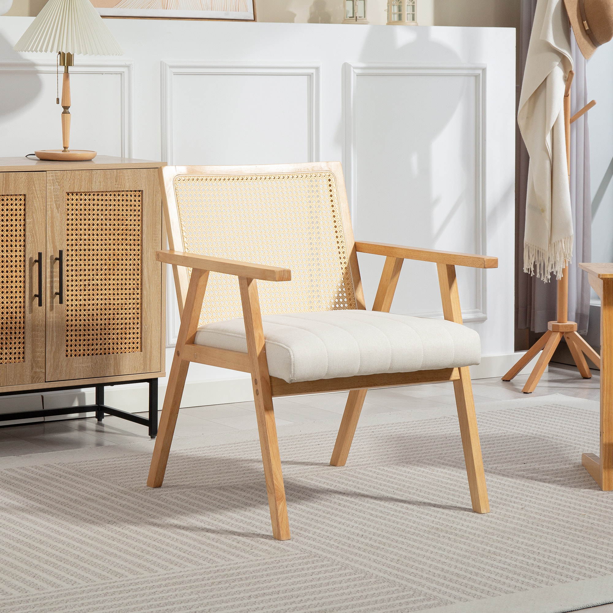 Fauteuil lounge en cannage et bois épais coussin toucher lin blanc cassé