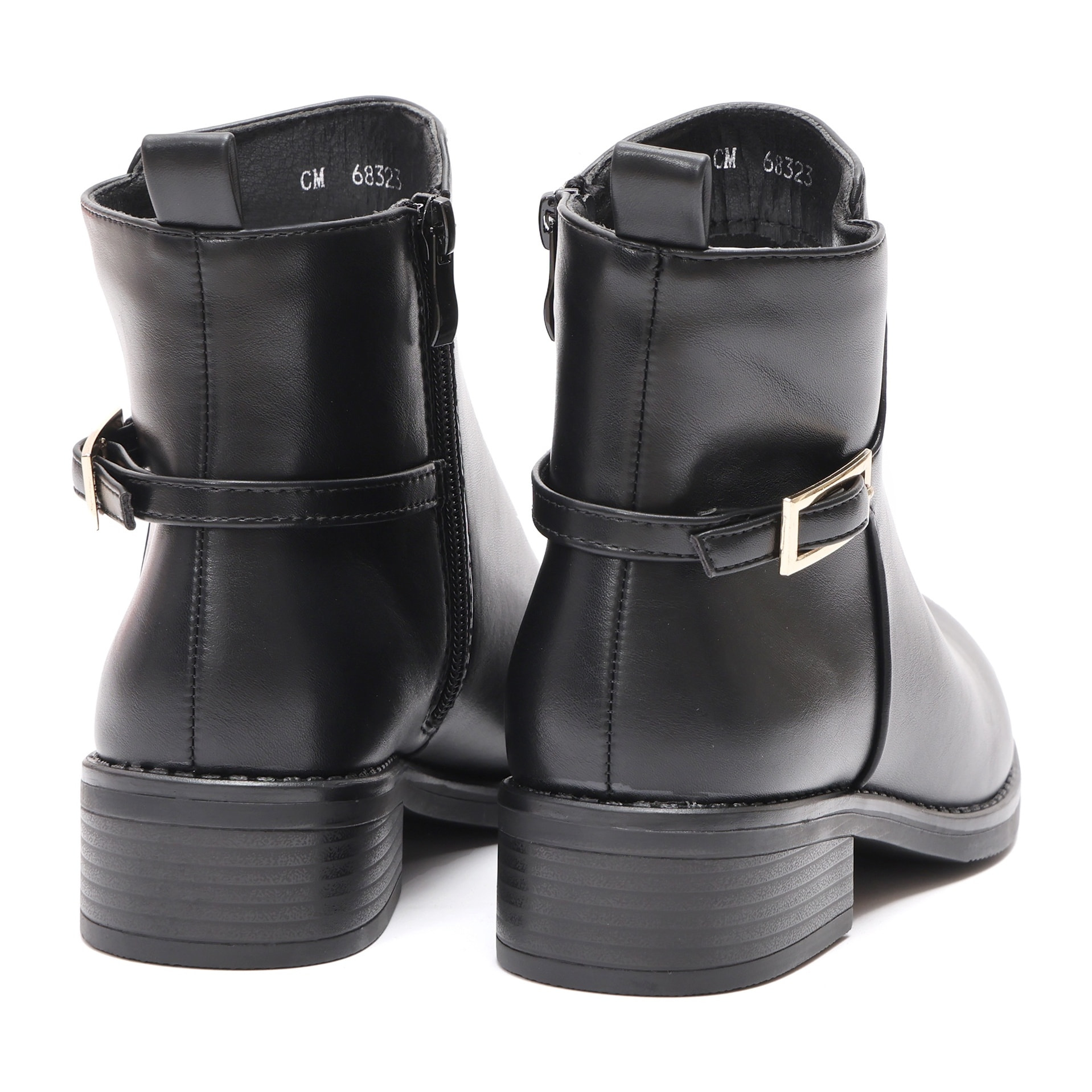 Stivaletti in simil pelle con fibbia dorata