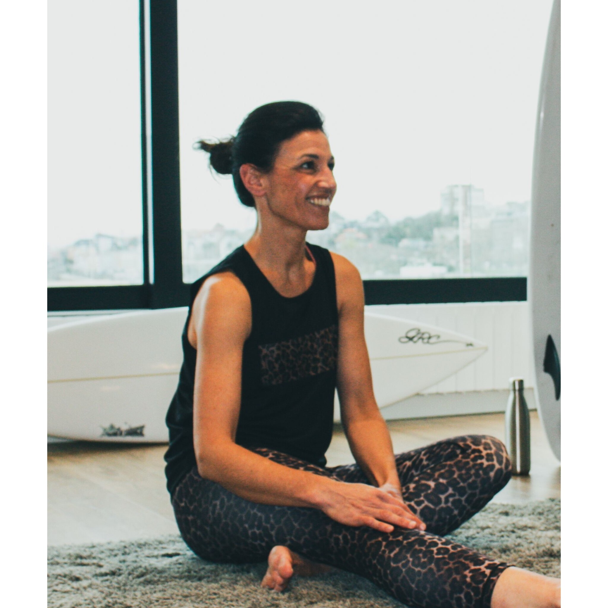 T-SHIRT DA CORSA A MANICHE SOTTILI DA DONNA BLUEBALL NERA CON STAMPA LEONARD