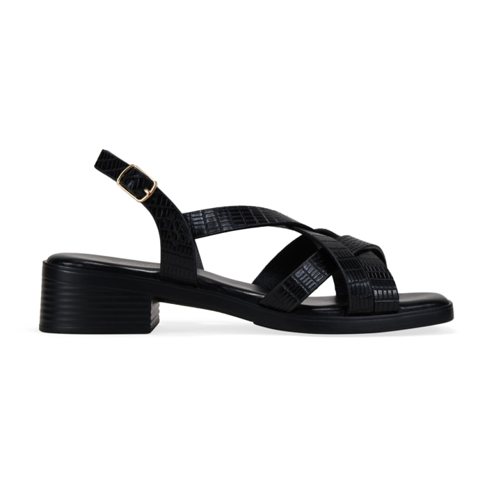 Sandalias de tacón negras con tiras y hebilla