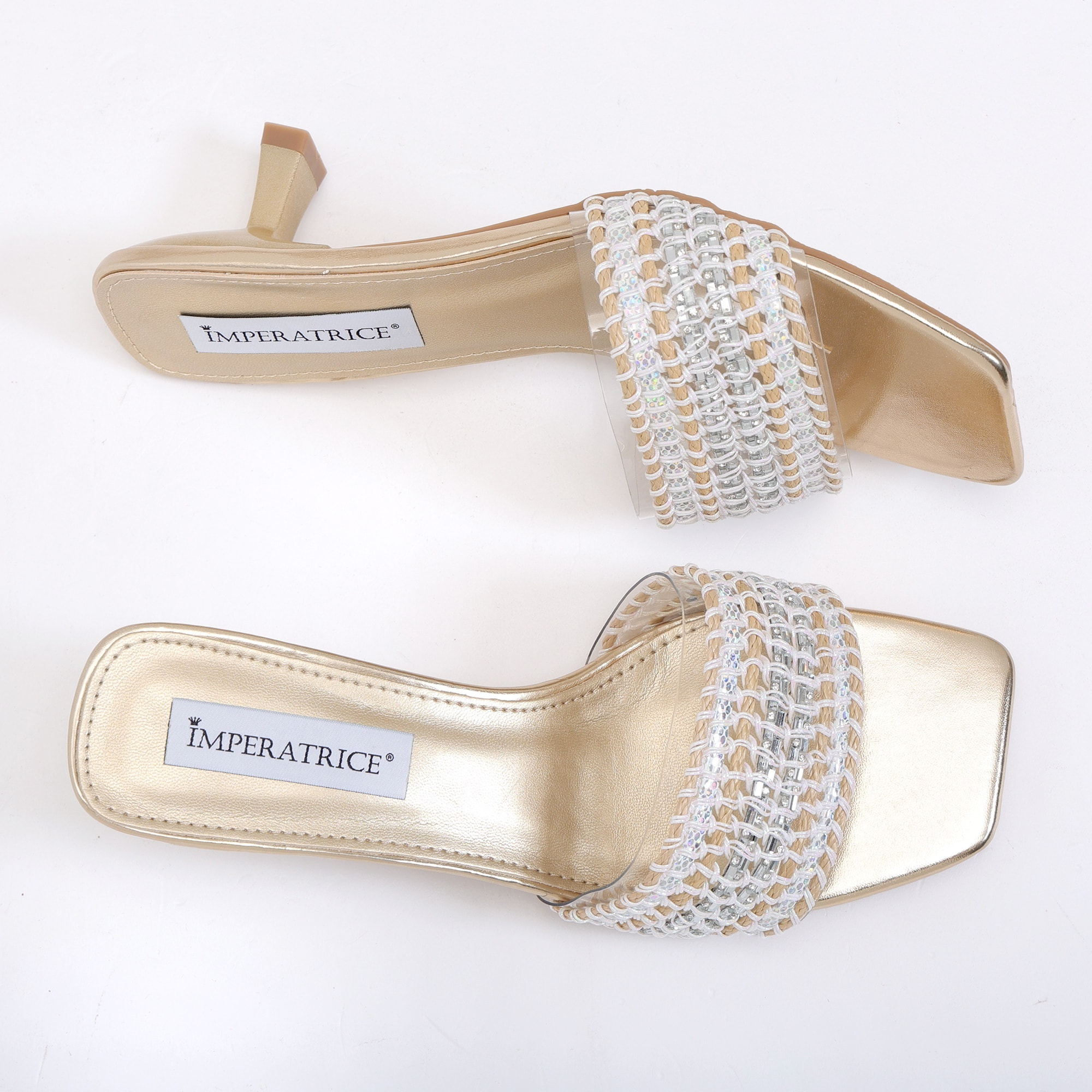 Sandali con tacco basso a rocchetto e fascia con ricamo e pietre