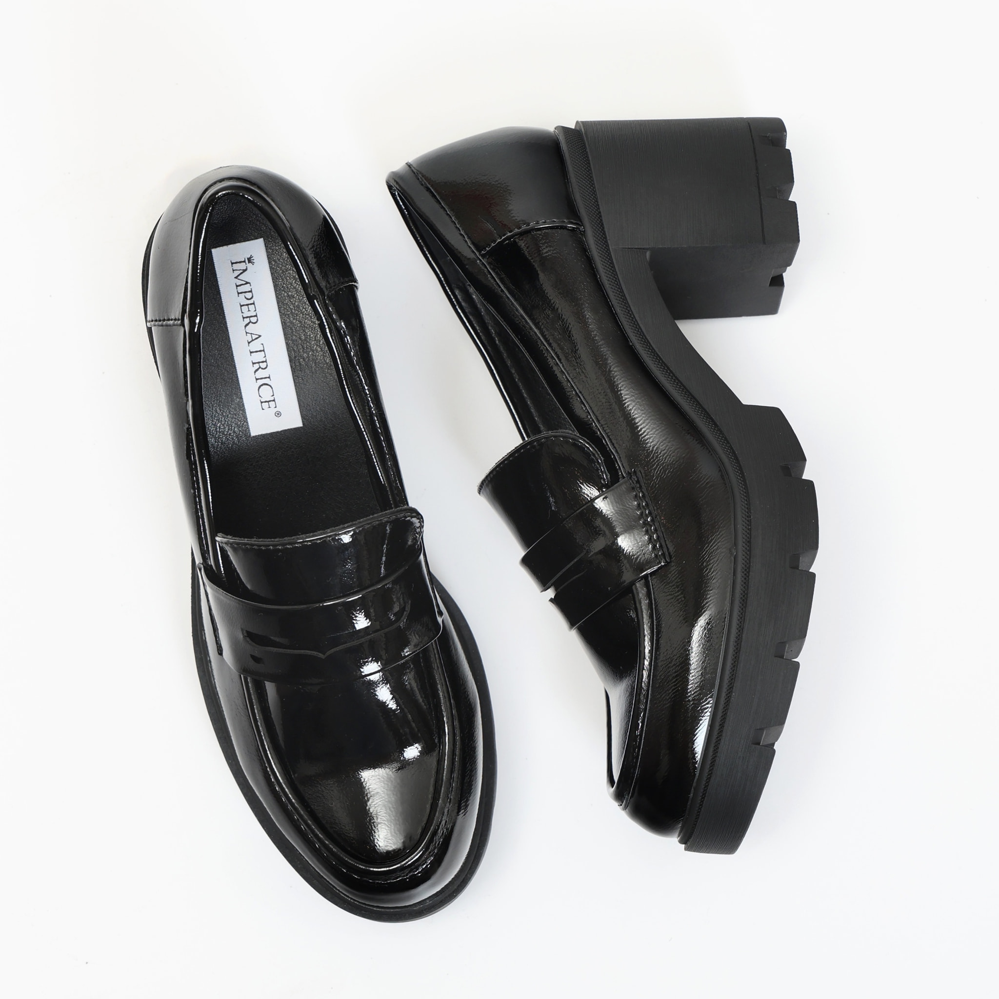 Mocassini in simil pelle verniciata con tacco comodo