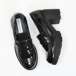 Mocassini in simil pelle verniciata con tacco comodo