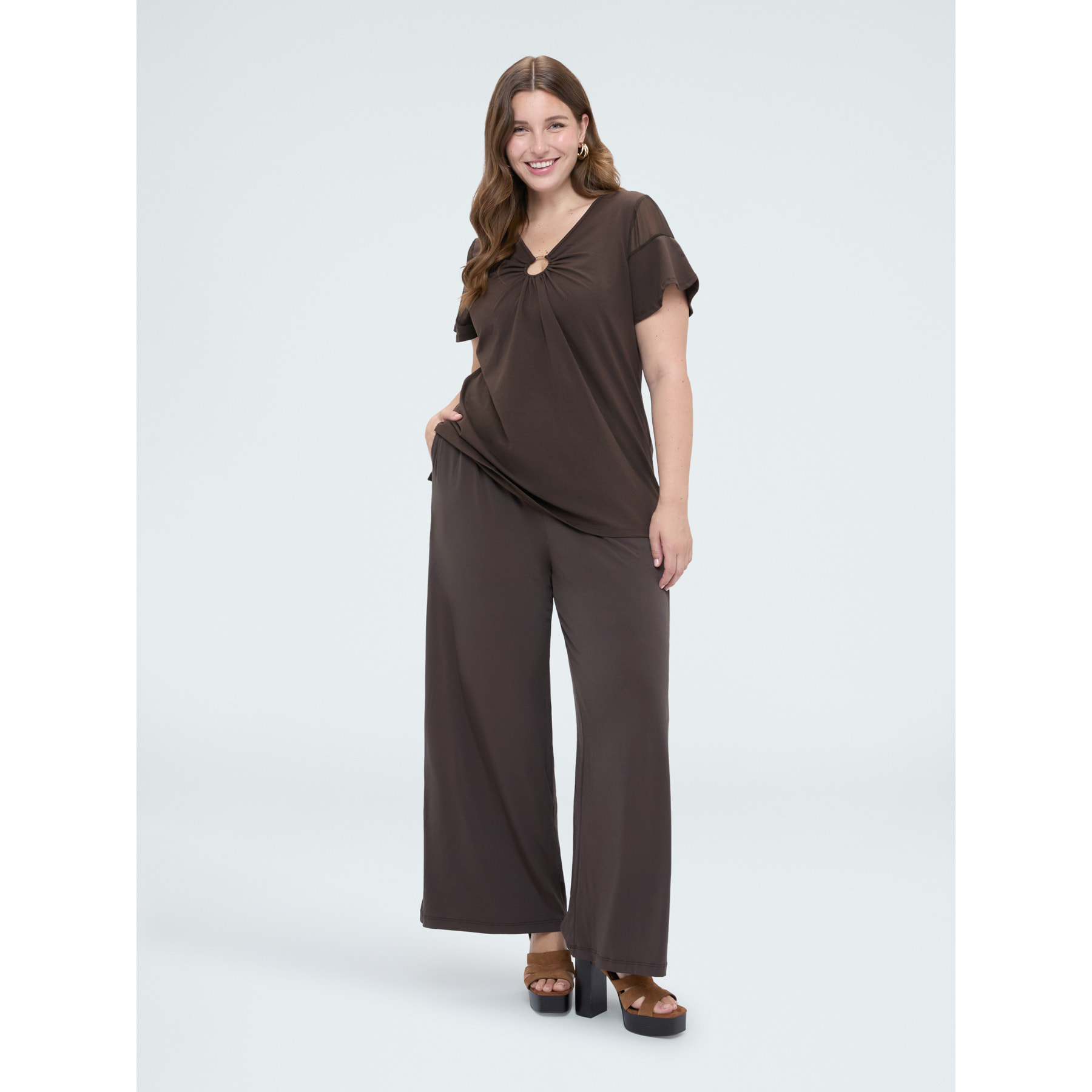 Fiorella Rubino - T-shirt in jersey con anello e drappeggio - Marrone