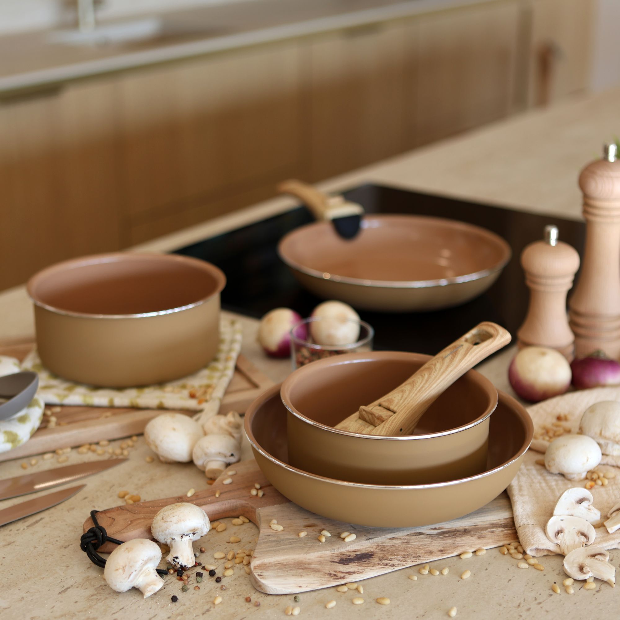 Batterie de cuisine 5 pièces en aluminium recyclé noisette