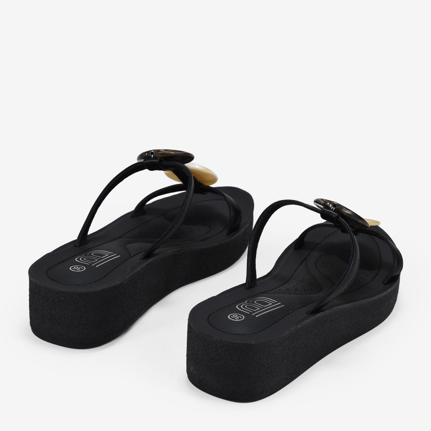 Sandalias de cuña negras con piedras